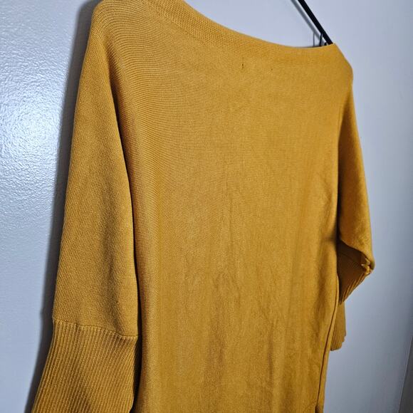 NWOT Cable & Gauge Gold Boatneck Dolman Sweater Button Detail Sz Small - Picture 9 of 11